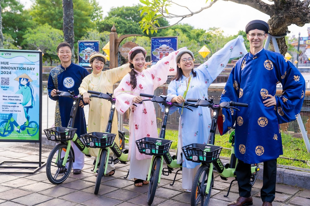 Tour Ẩm Thực Đêm Cùng Nữ Tài Xế xe Điện